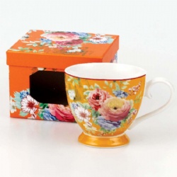 Ceramic mug with flower design